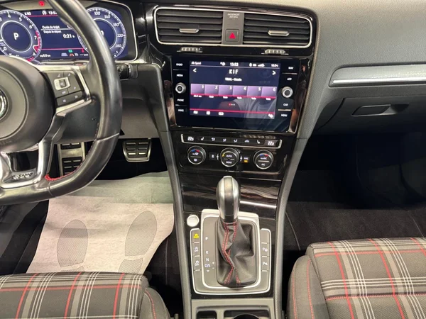 VOLKSWAGEN Golf VII GTI (2019) — foto 3 van 23