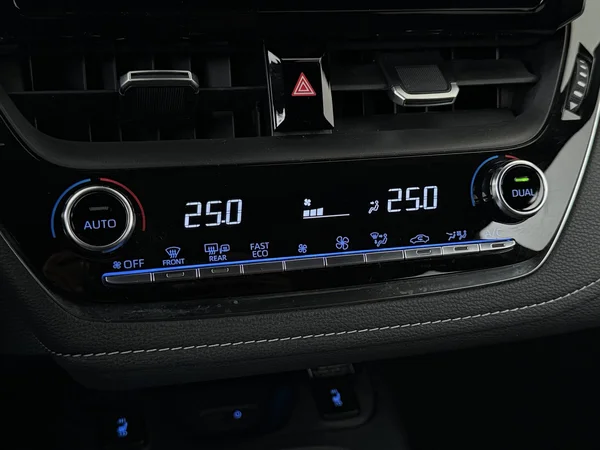 TOYOTA Corolla (2022) — foto 18 van 28