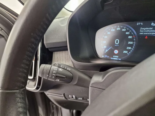 Volvo XC40 (2021) — foto 7 van 16