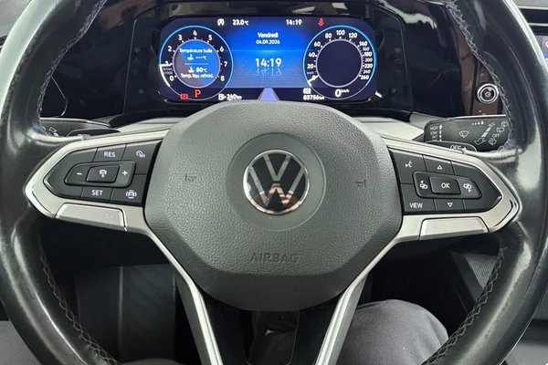 Volkswagen Golf VIII SW (2021) — foto 2 van 42