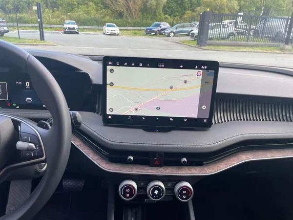 SKODA Superb Combi (2025) — foto 4 van 21
