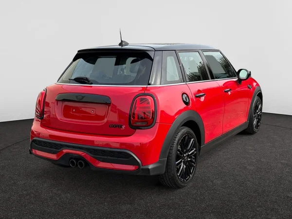 MINI Mini 5 Doors (F55 LCI II) (2022) — foto 20 van 24