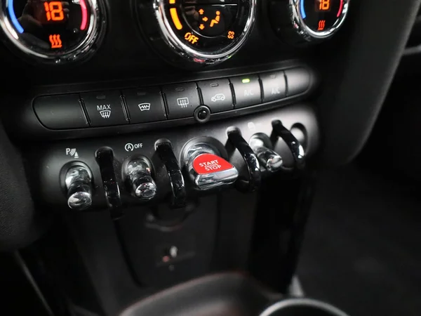 MINI Cooper (2022) — foto 21 van 40