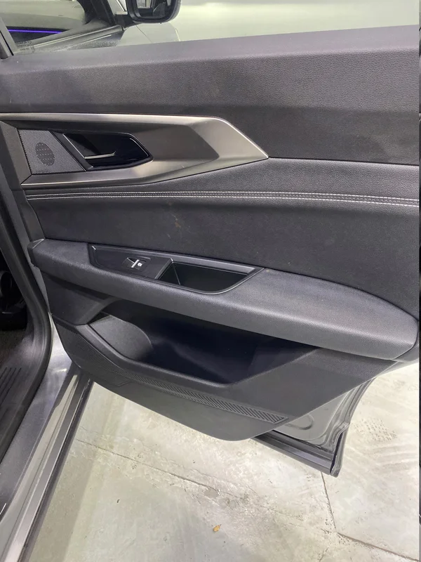 Renault Rafale E-TECH (HEV) (2025) — foto 37 van 45