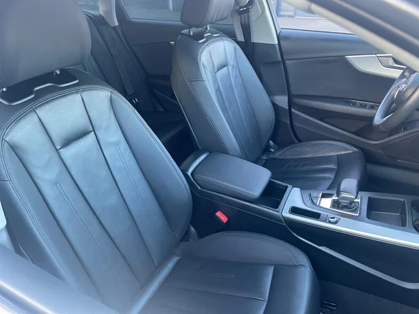 AUDI A4 Avant Dsl (2023) — foto 14 van 22
