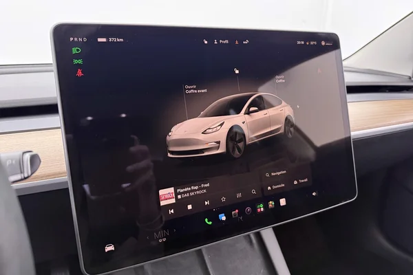Tesla Model 3 (2023) — foto 4 van 44