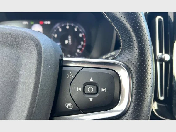Volvo XC40 (2018) — foto 16 van 30