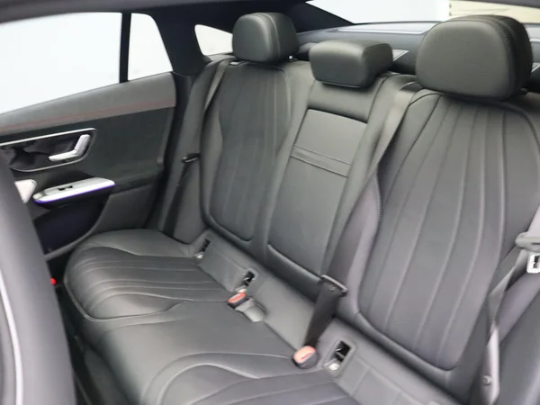 Mercedes-Benz EQE (2024) — foto 9 van 34