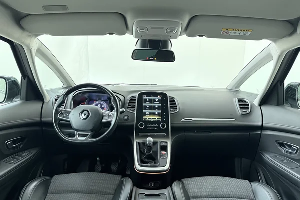 Renault Grand Scenic (2021) — foto 28 van 28