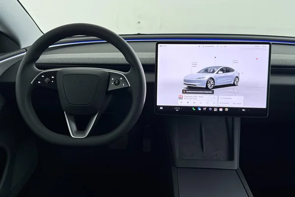 Tesla Model 3 (2025) — foto 14 van 30