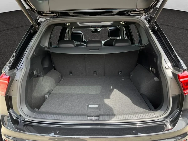 VOLKSWAGEN Tiguan Allspace (2022) — foto 17 van 19