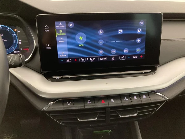 SKODA Octavia Combi Dsl (2022) — foto 13 van 36