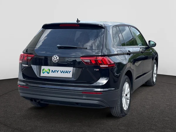 VOLKSWAGEN Tiguan (2016) — foto 12 van 16