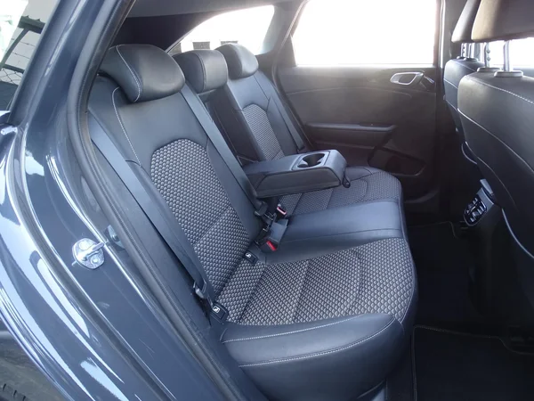 Kia cee'd (2024) — foto 3 van 27