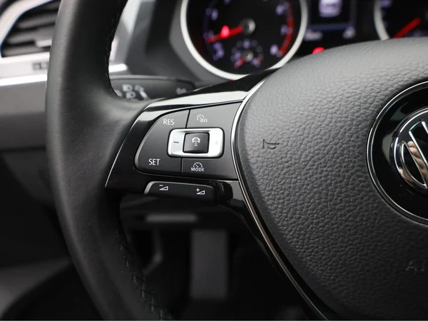 VOLKSWAGEN Tiguan (2018) — foto 5 van 20