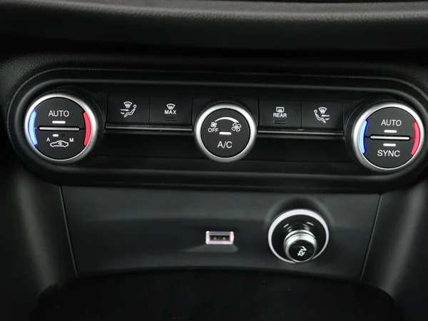 Alfa Romeo Stelvio (2020) — foto 17 van 27