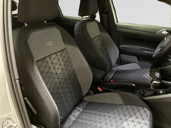 VOLKSWAGEN Polo (2024) — foto 19 van 21