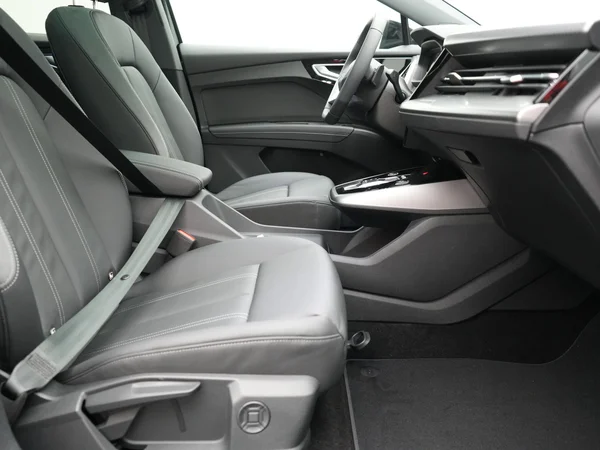 AUDI Q4 e-tron (2025) — foto 6 van 20