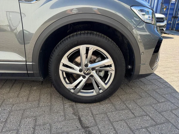 VOLKSWAGEN T-Roc (2023) — foto 17 van 24