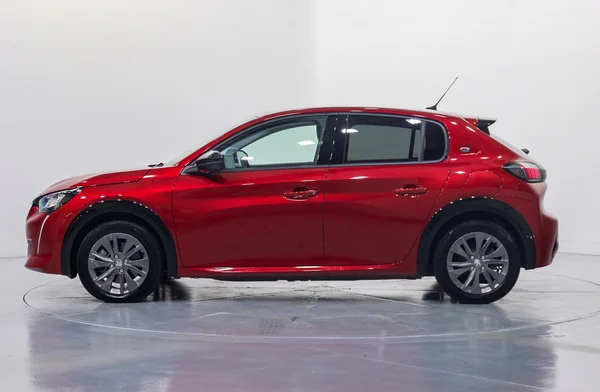 Peugeot E-208 (2022) — foto 12 van 99