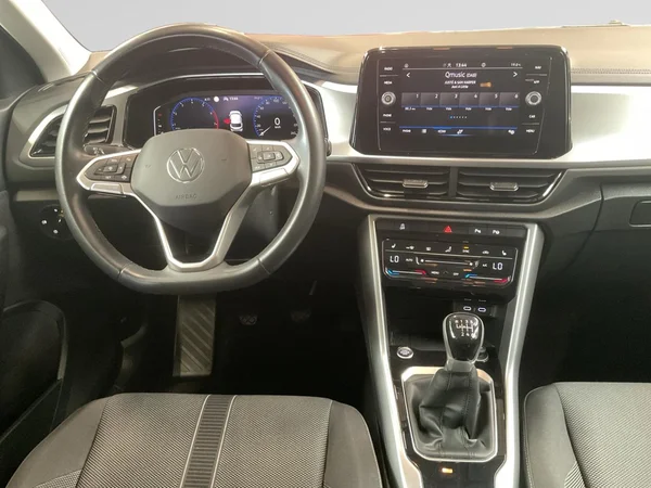 VOLKSWAGEN T-Roc (2022) — foto 2 van 22