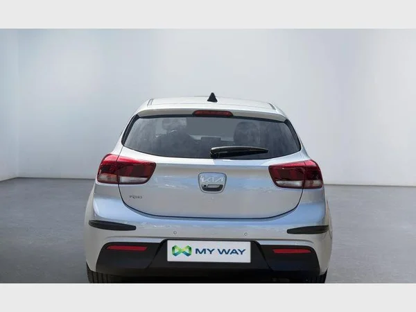 Kia RIO (2022) — foto 22 van 24