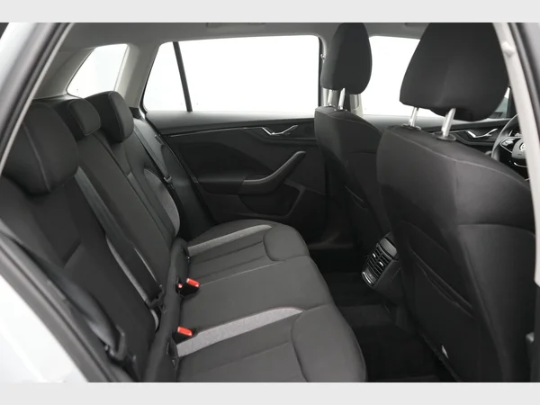 SKODA Kamiq (2024) — foto 26 van 28