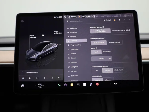 Tesla Model 3 (2022) — foto 16 van 47