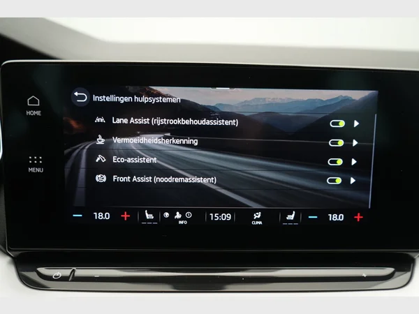 SKODA Octavia Combi (2023) — foto 18 van 30
