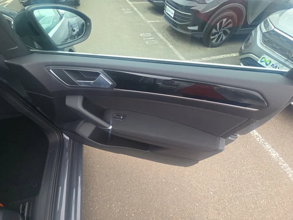 VOLKSWAGEN Touran (2026) — foto 16 van 24