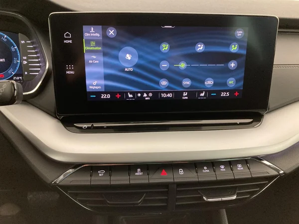SKODA Octavia Combi Dsl (2022) — foto 16 van 36