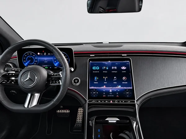 Mercedes-Benz EQE (2025) — foto 4 van 16