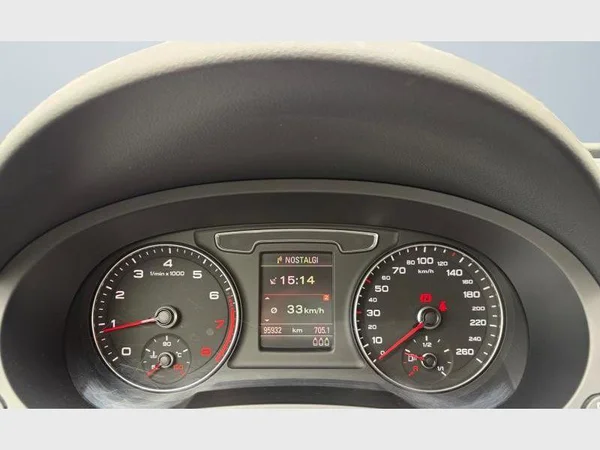 Audi Q3 (2016) — foto 5 van 25