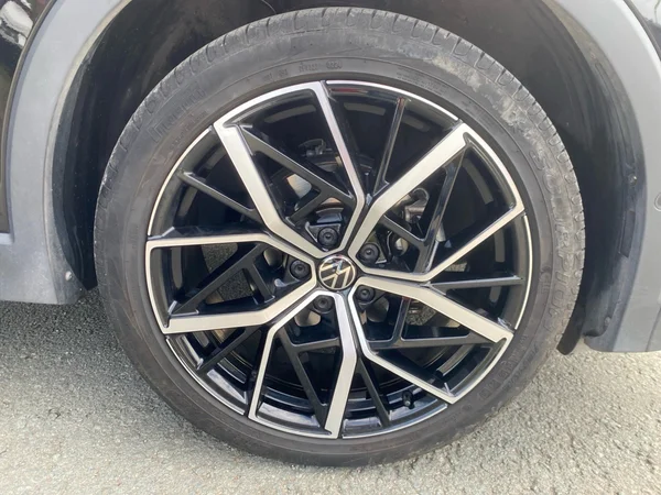 VOLKSWAGEN Tiguan (2024) — foto 7 van 21