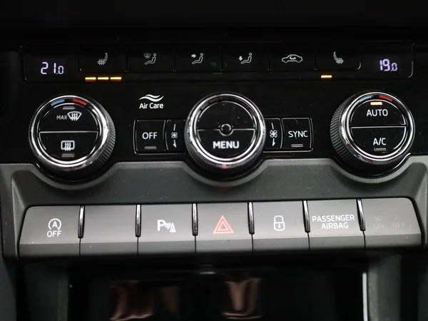 SKODA Karoq (2021) — foto 6 van 19