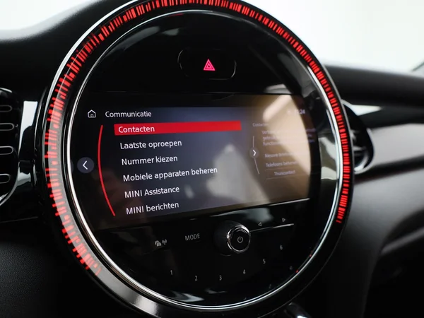 MINI Cooper (2022) — foto 18 van 40