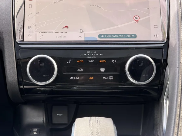 Jaguar E-PACE (2021) — foto 17 van 30