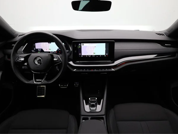 SKODA Octavia Combi PHEV (2022) — foto 22 van 23