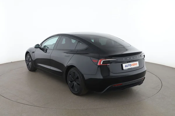 Tesla Model 3 (2024) — foto 10 van 16