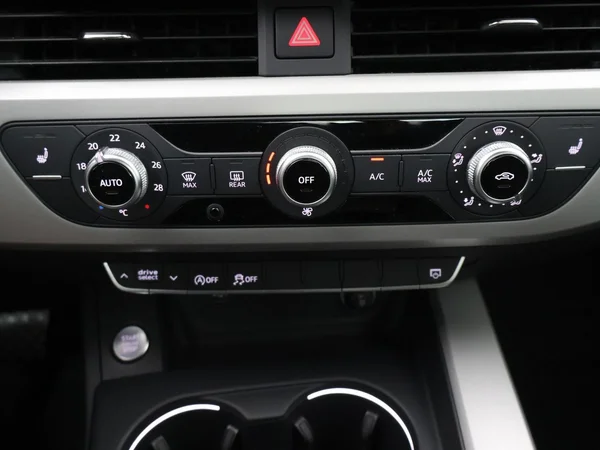 AUDI A4 (2022) — foto 7 van 28