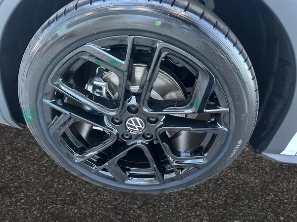 VOLKSWAGEN T-Roc (2025) — foto 8 van 16