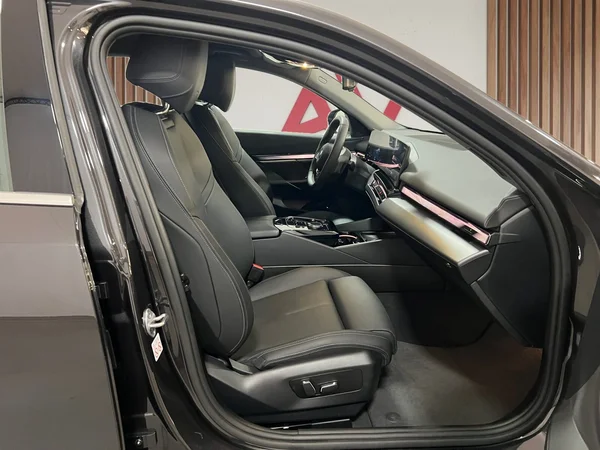 BMW i5 (2024) — foto 21 van 29