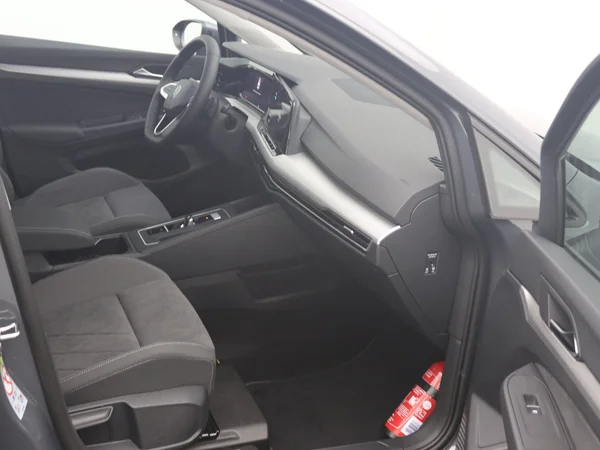 VOLKSWAGEN Golf VIII SW (2024) — foto 2 van 30
