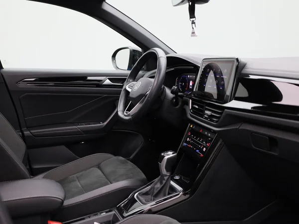 Volkswagen T-Roc (2023) — foto 33 van 48