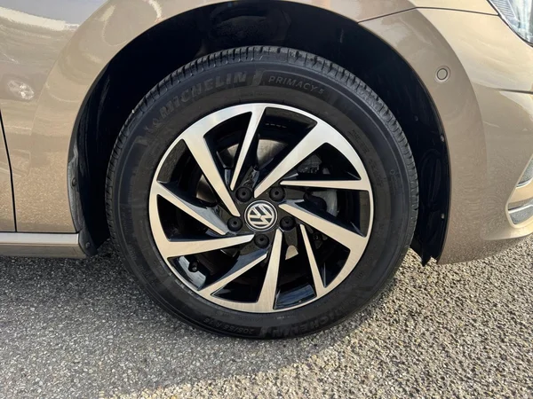 VOLKSWAGEN Golf Sportsvan (2018) — foto 15 van 22