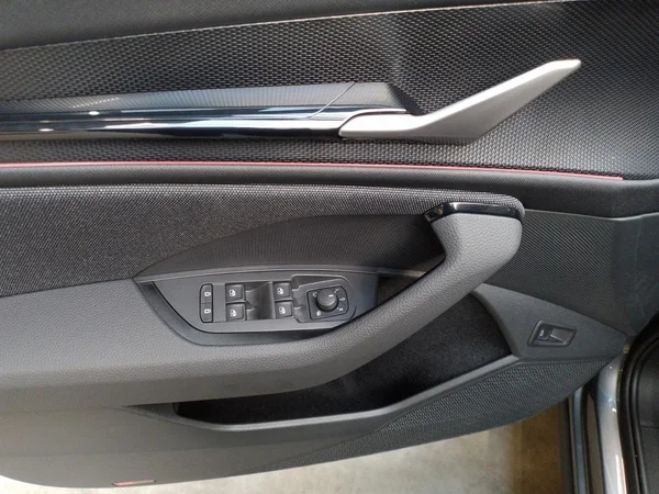 SKODA Kodiaq (2024) — foto 8 van 23
