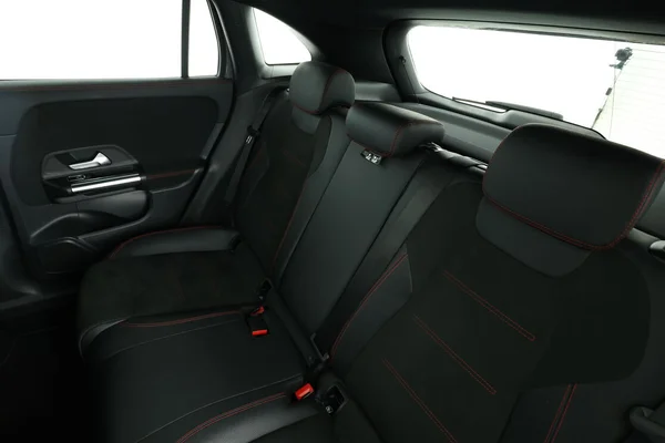 Mercedes-Benz GLA-Klasse (2021) — foto 5 van 16