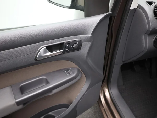 VOLKSWAGEN Caddy Maxi Life 2PLC (2014) — foto 6 van 17