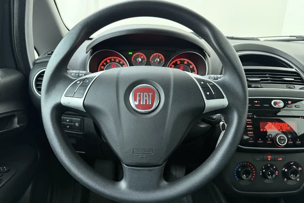 Fiat Punto (2017) — foto 2 van 39