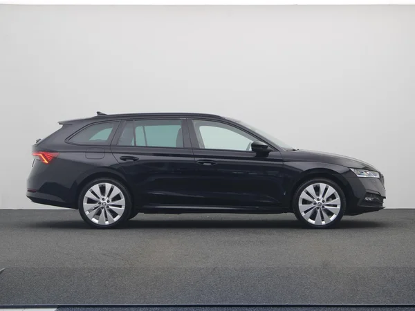 SKODA Octavia Combi (2024) — foto 19 van 21